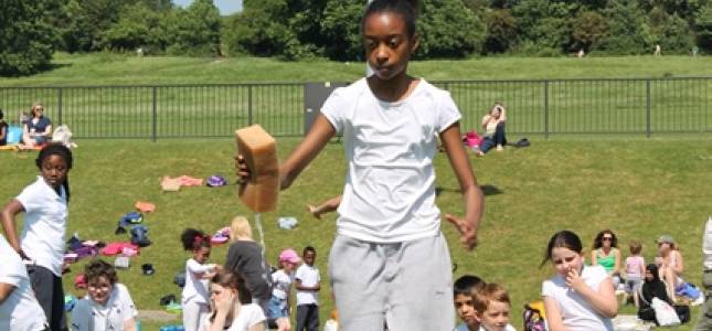 sports-day-19th-may-2014-sponge-and-bucket-race-14