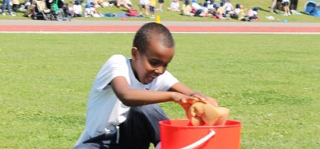 sports-day-19th-may-2014-sponge-and-bucket-race-16
