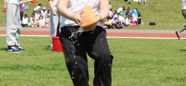 sports-day-19th-may-2014-sponge-and-bucket-race-17