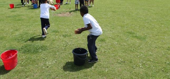 sports-day-19th-may-2014-sponge-and-bucket-race-24