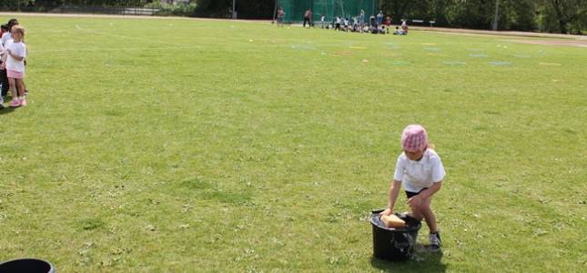sports-day-19th-may-2014-sponge-and-bucket-race-29