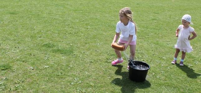 sports-day-19th-may-2014-sponge-and-bucket-race-31