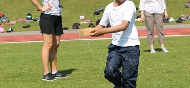 sports-day-19th-may-2014-sponge-and-bucket-race-32