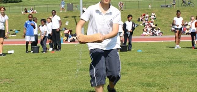 sports-day-19th-may-2014-sponge-and-bucket-race-37