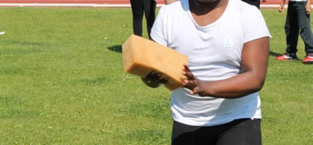 sports-day-19th-may-2014-sponge-and-bucket-race-42