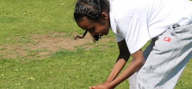 sports-day-19th-may-2014-sponge-and-bucket-race-46