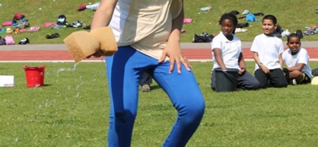 sports-day-19th-may-2014-sponge-and-bucket-race-9